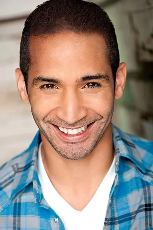 Fouad Hajji interpretando a Rescue Worker