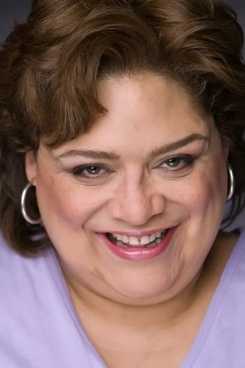 France Jean-Baptiste interpretando a Ms. Woodard