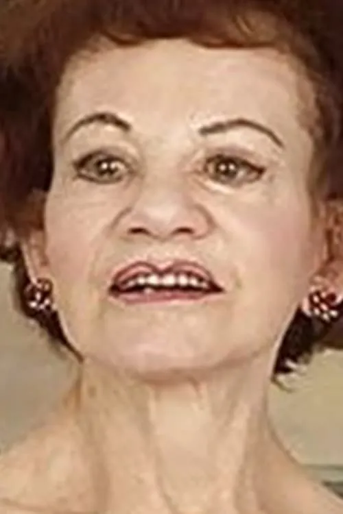 Frances Millard interpretando a Gigi