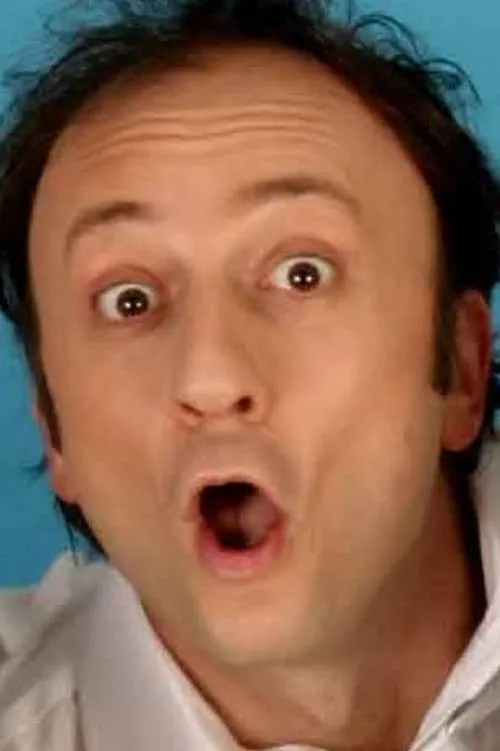 Francesco De Fraia interpretando a poliziotto