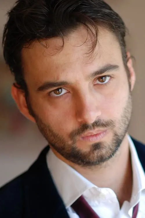 Francesco Wolf interpretando a 