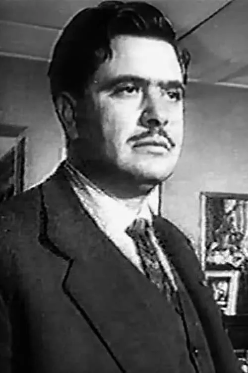 Francisco Sánchez interpretando a Cónsul Harry Jones