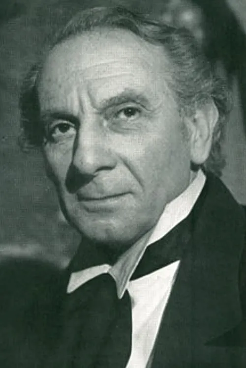 Franco Pesce interpretando a Il vecchio prete