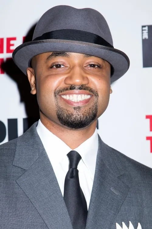 Francois Battiste interpretando a Captain Southard