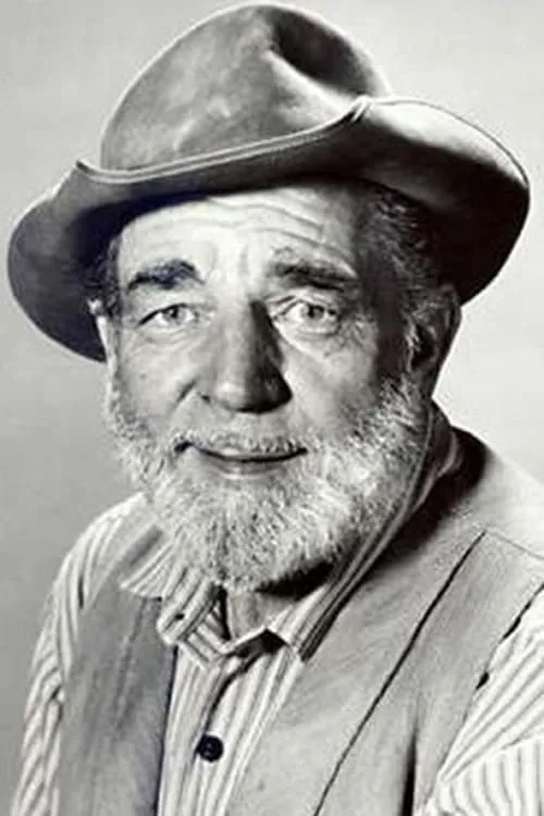 Frank McGrath — personaje: Charlie Wooster