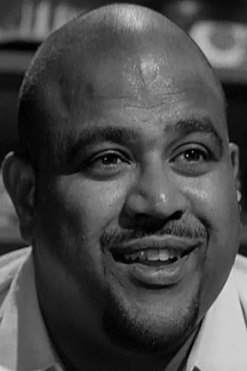 Frank Olegario interpretando a Wedding lawyer