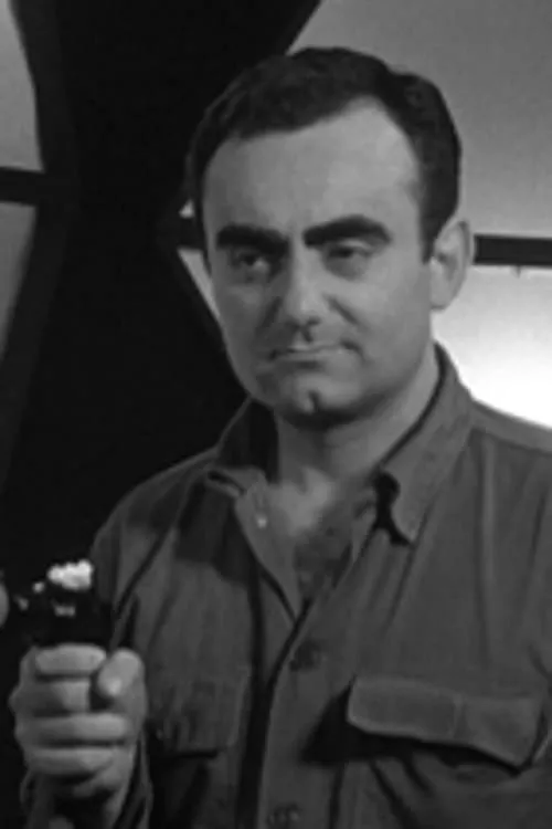 Frank Ray Perilli interpretando a Deuce