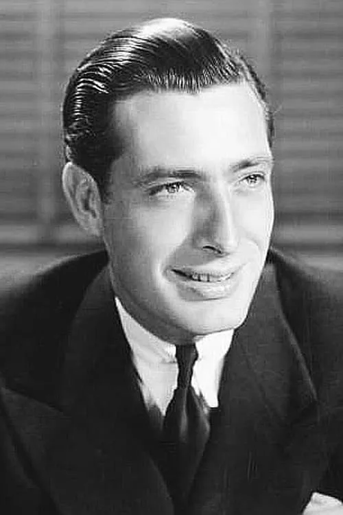 Frank Shields interpretando a Lieutenant Arnold