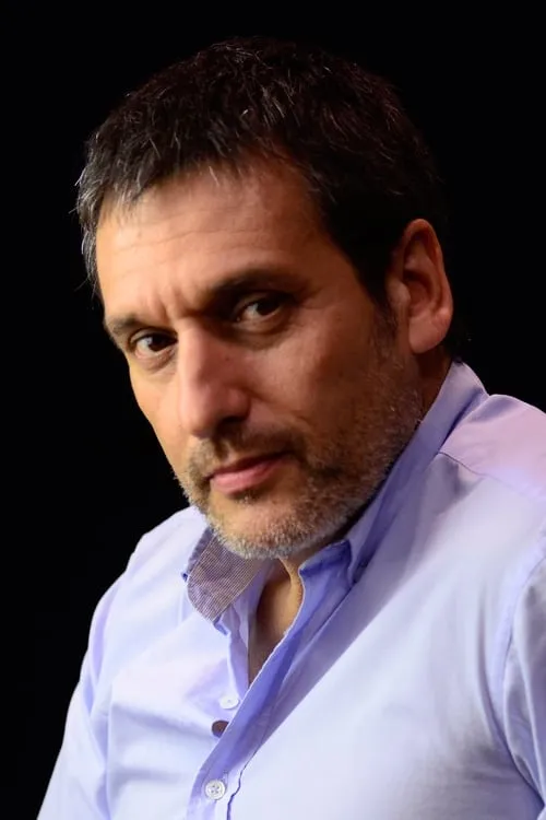 Franklin Rodríguez interpretando a 