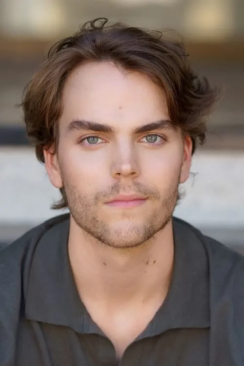 Fraser Murray interpretando a B15