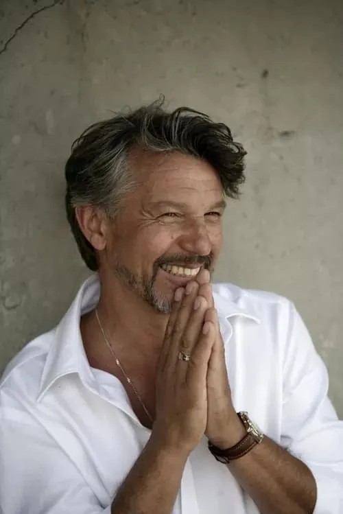 Vilmos Izsóf ha trabajado con Frigyes Funtek en 1 ocasiones