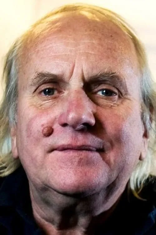 Frode Rasmussen interpretando a Dumbo