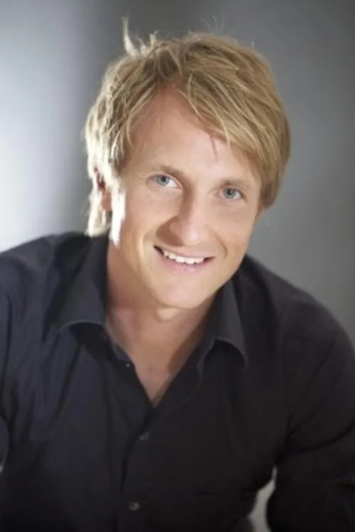 Gábor Németh interpretando a Márton Vass