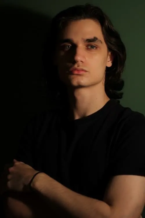 Gabriel Antunes interpretando a 