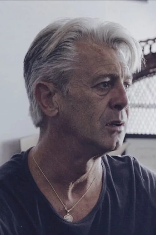 Gabriele Galetta interpretando a Self