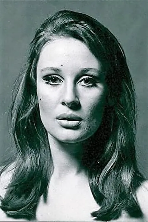 Gabriella Licudi interpretando a Girl