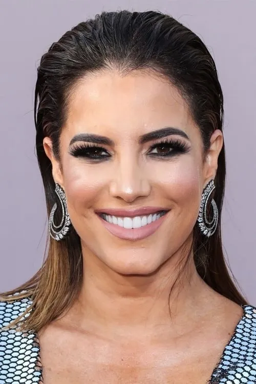 Gaby Espino interpretando a Leonora