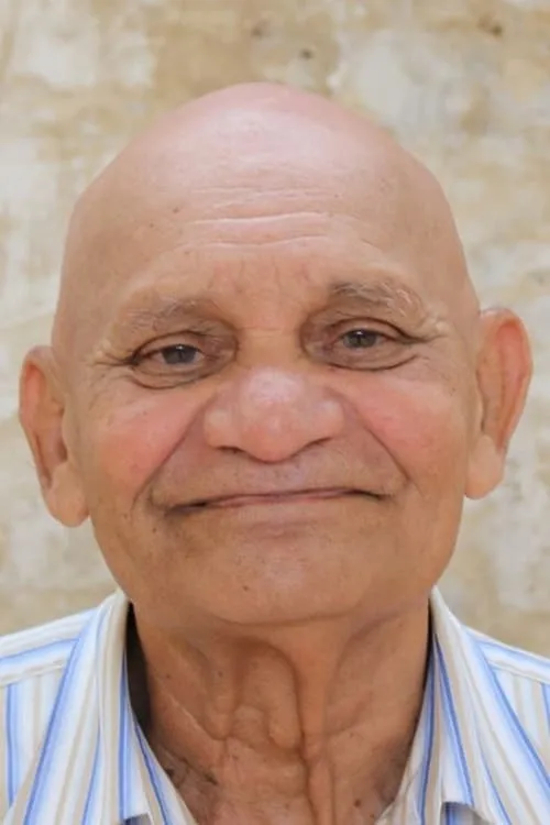 Gandhi MacIntyre interpretando a Gandhi