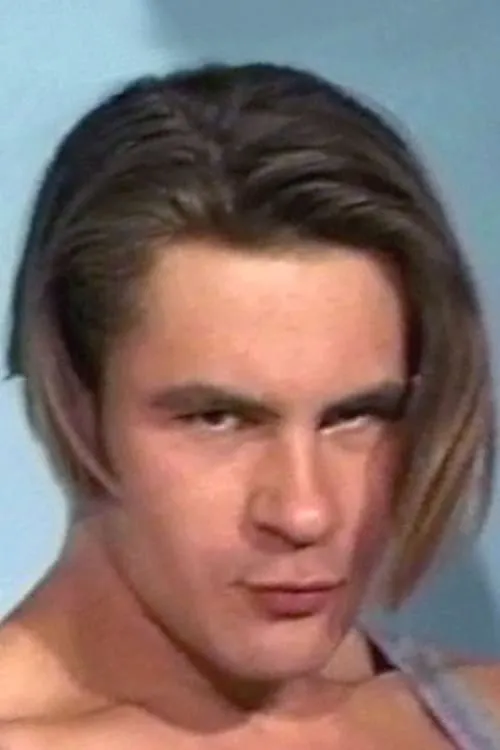 Gareth Christopher interpretando a (Credited as Gareth Christian)