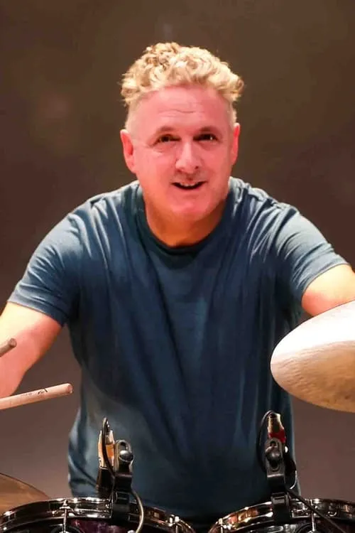 Gary Wallis interpretando a Self