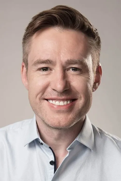 Gavin Crawford interpretando a Nigel