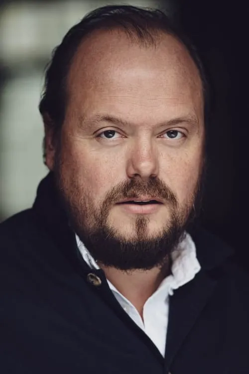 Sosie Bacon ha trabajado con Gavin Spokes en 1 ocasiones