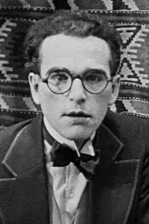 Mildred Davis ha trabajado con Gaylord Lloyd en 12 ocasiones