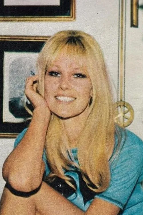 Gela Geisler interpretando a Alemana rubia