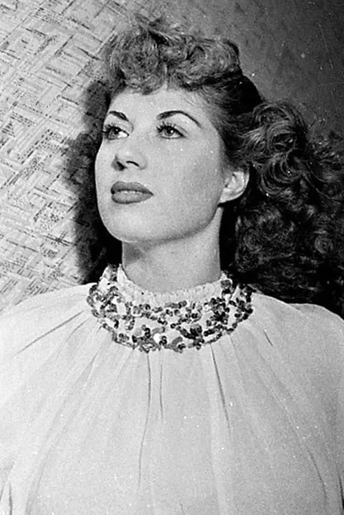 Gema del Río interpretando a Madre de Clara