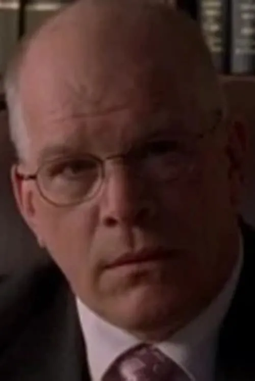 Gene Canfield interpretando a Struk