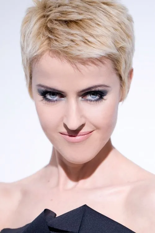 Geneviève Borne — personaje: Self - Host