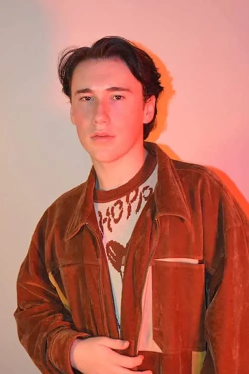 George Baron interpretando a Elliot