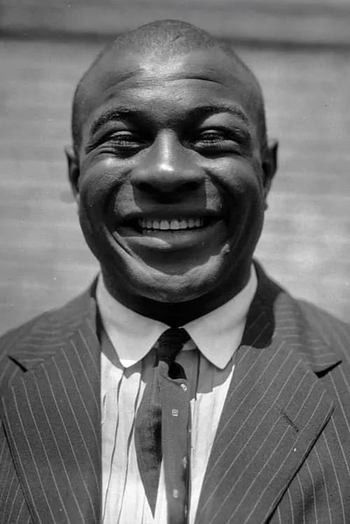 George Godfrey interpretando a Professor Fronc