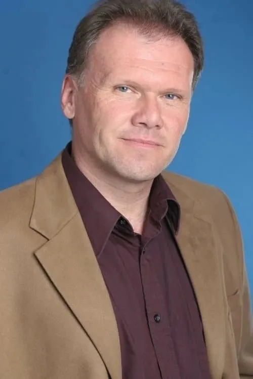 George Green interpretando a Ron