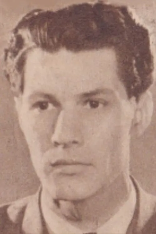 George Manu interpretando a the president of the Communal People's Council