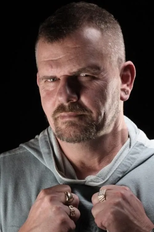 George Newton interpretando a Templar Guard