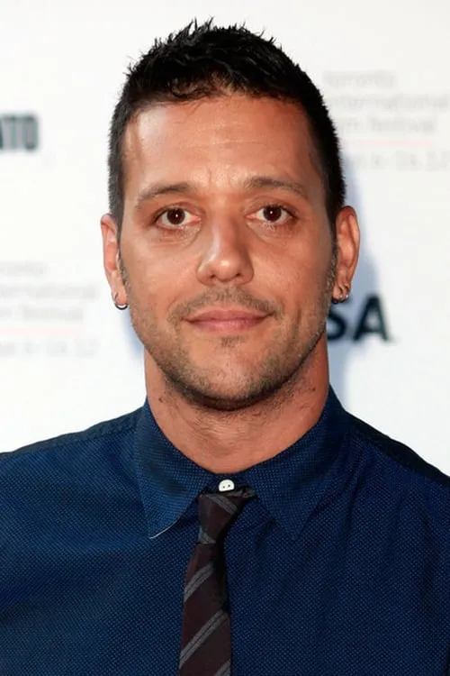 George Stroumboulopoulos interpretando a Himself