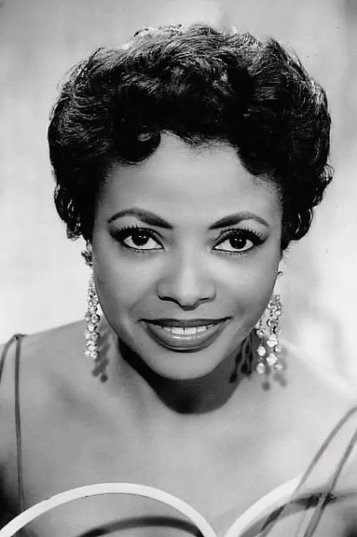 Georgia Carr interpretando a Calypso Singer