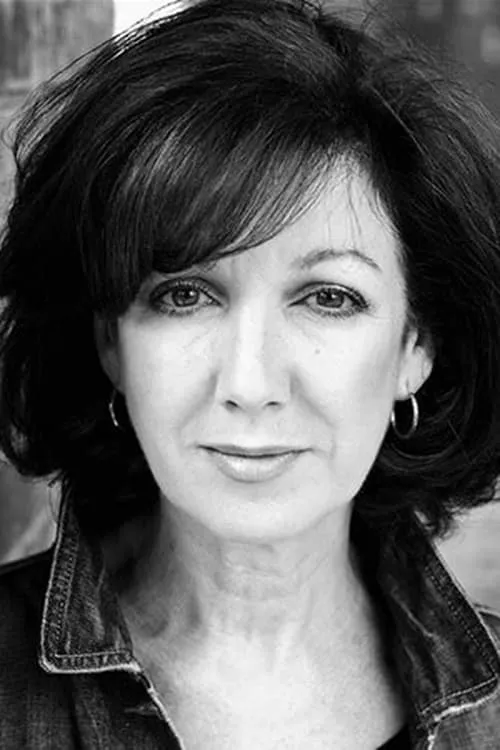 Geraldine Fitzgerald interpretando a Aunt Patricia