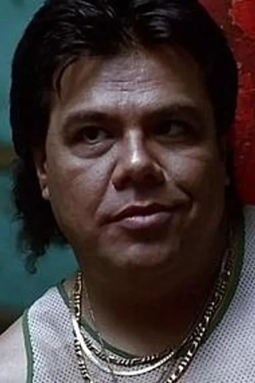 Gerardo Campbell interpretando a