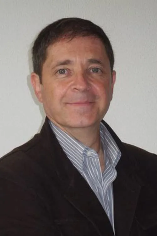 Gerardo Paz interpretando a Carlos