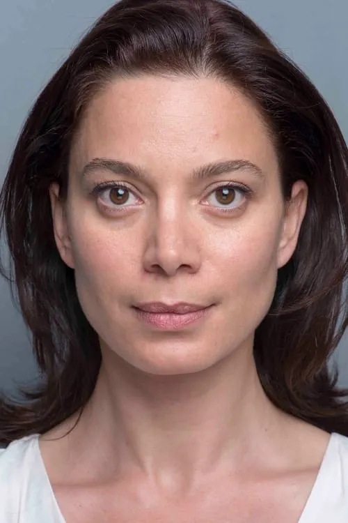 Gerçek Alnıaçık — personaje: Berna Keskinok