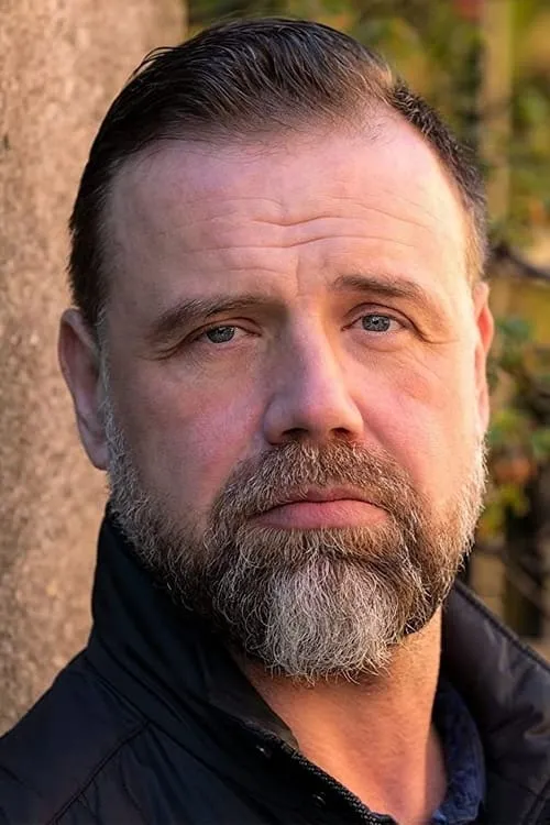 Julia Spellman ha trabajado con Gerhard Saks en 1 ocasiones