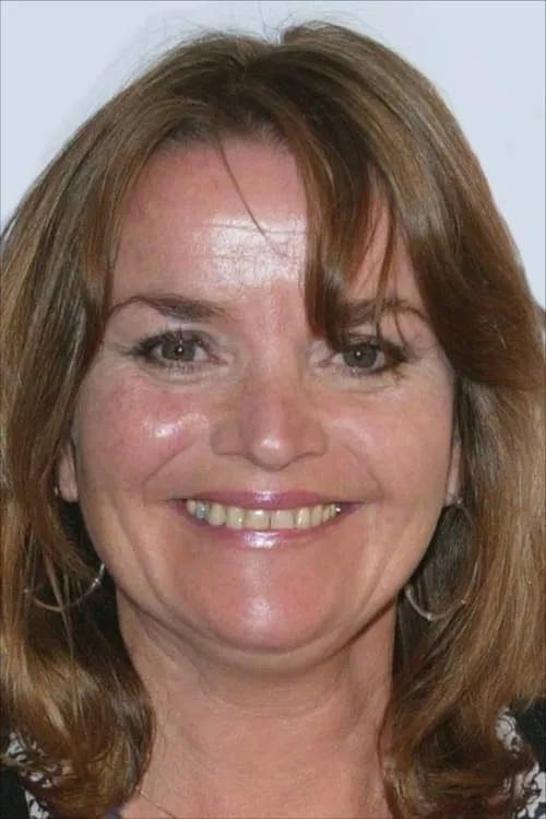 Gerry Cowper interpretando a Rowena