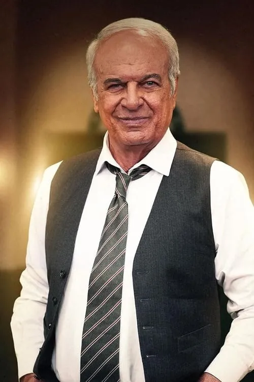 Gholamreza Nikkhah interpretando a 