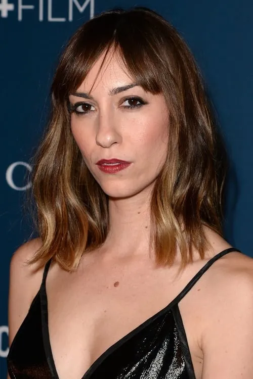 Gia Coppola interpretando a Self