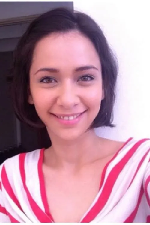 Gianina Emanuela interpretando a Peggy