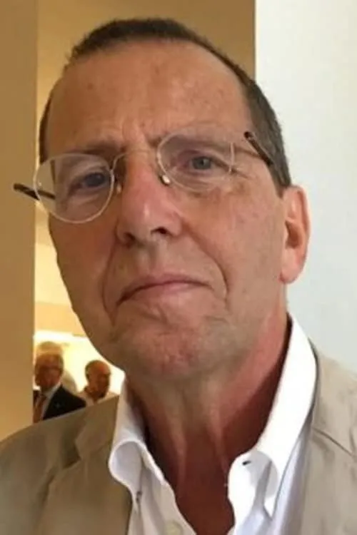 Gianluigi Calderone interpretando a