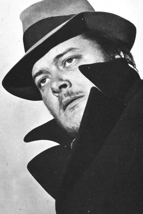 Gianni Manera interpretando a Luca Albanese