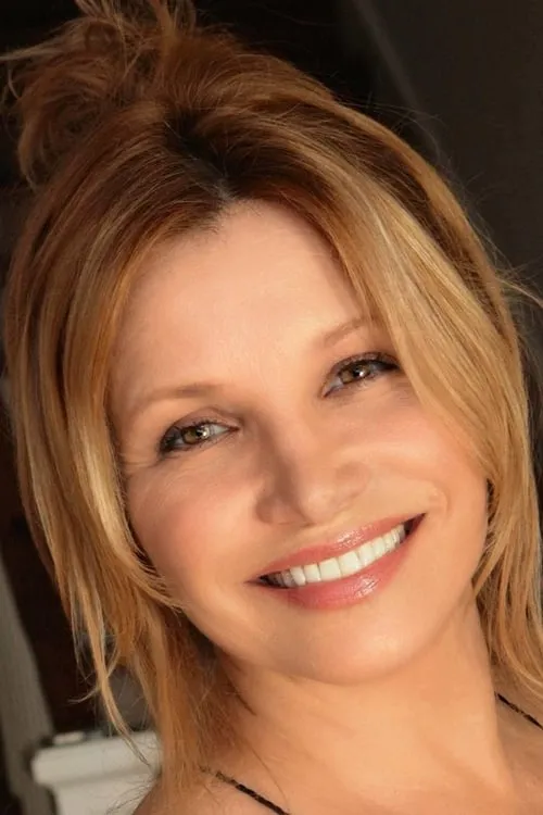 Gigi Rice interpretando a Janice